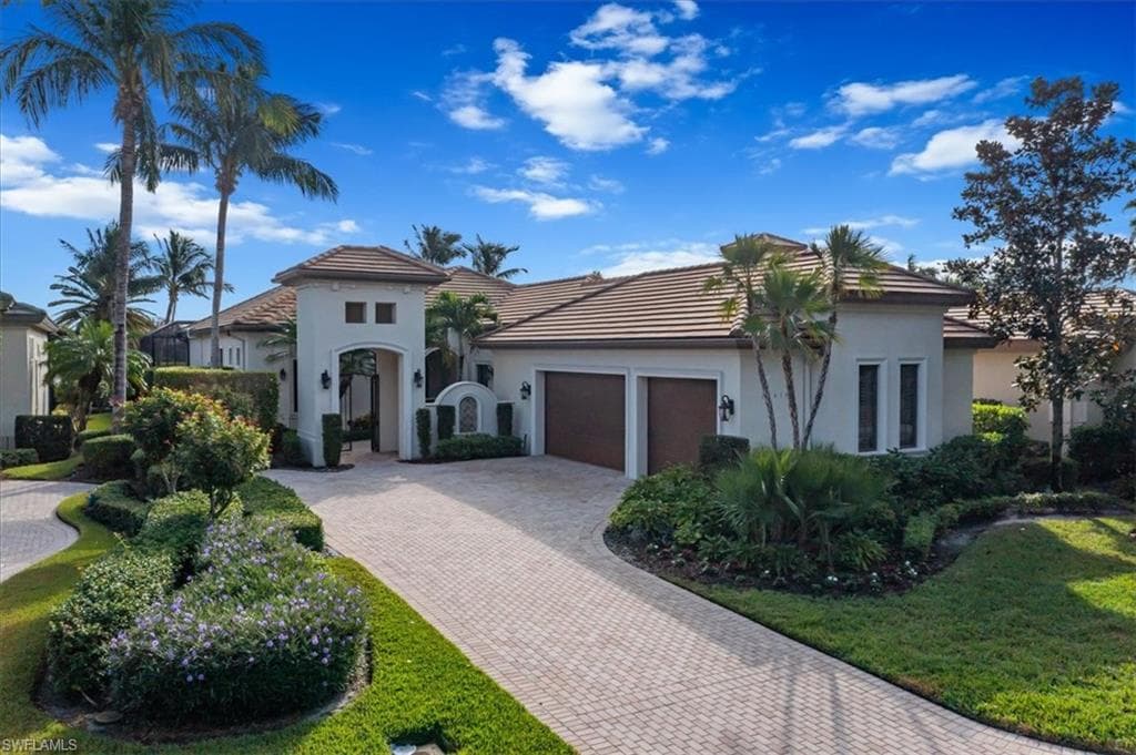 28614 La Caille Dr, Naples, FL 34119-2