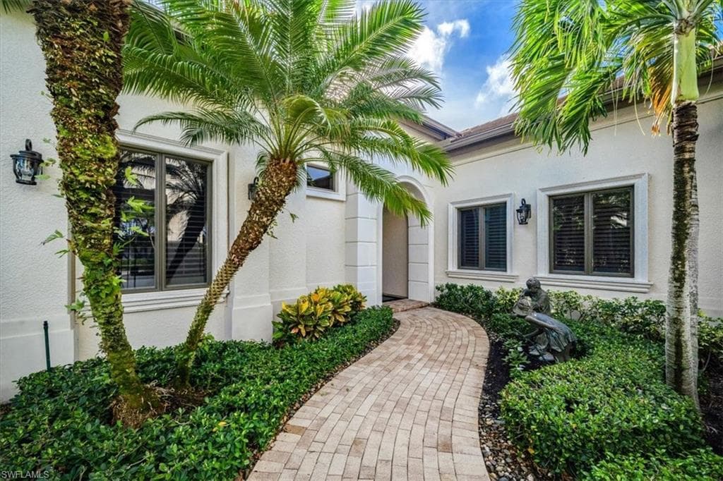 28614 La Caille Dr, Naples, FL 34119-4