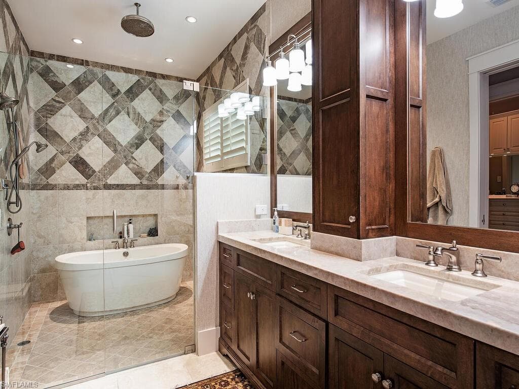 1482 2nd Ave S, Naples, FL 34102-15
