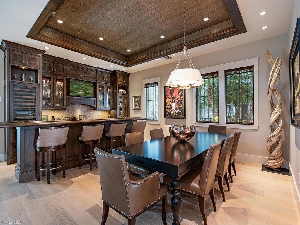 1482 2nd Ave S, Naples, FL 34102-6
