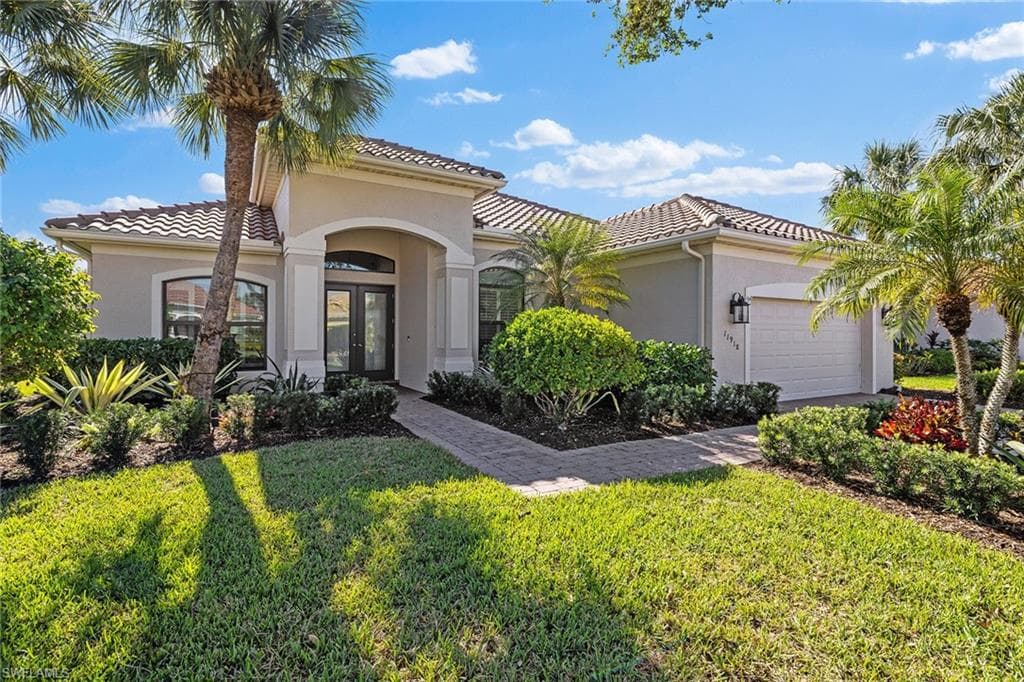 11918 Heather Woods Ct, Naples, FL 34120-1