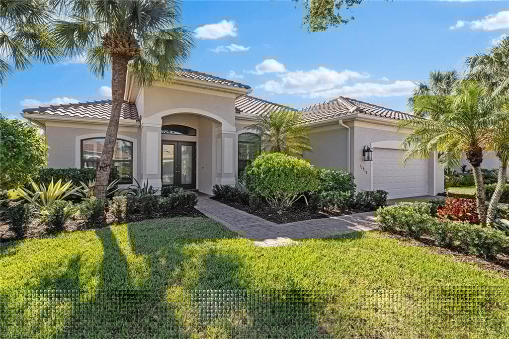 11918 Heather Woods Ct, Naples, FL 34120-2