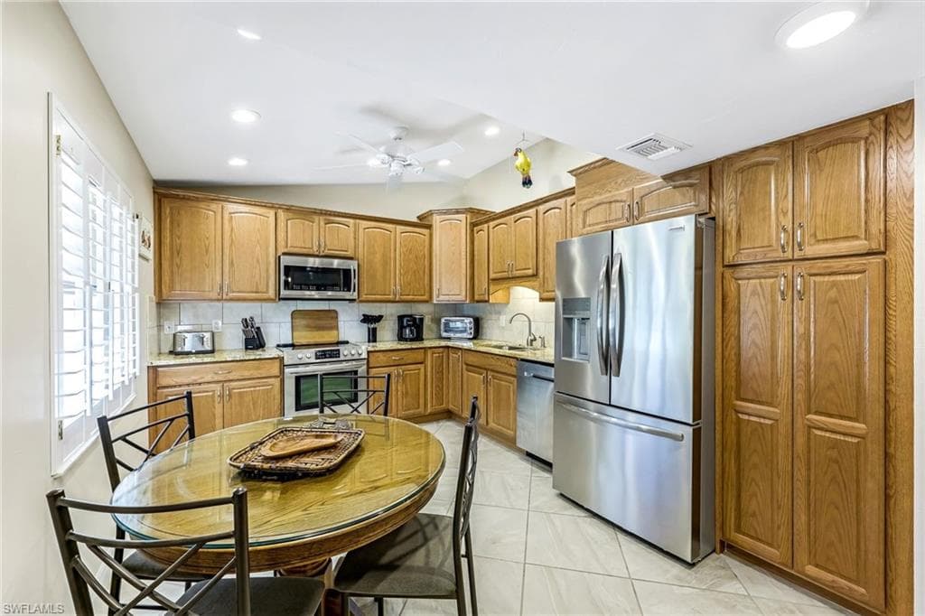 194 Albi Rd 8, Naples, FL 34112-8