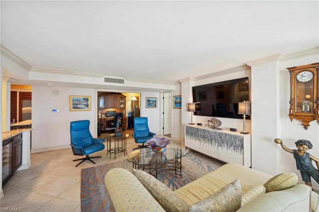 4551 Gulf Shore Blvd N 405, Naples, FL 34103-9