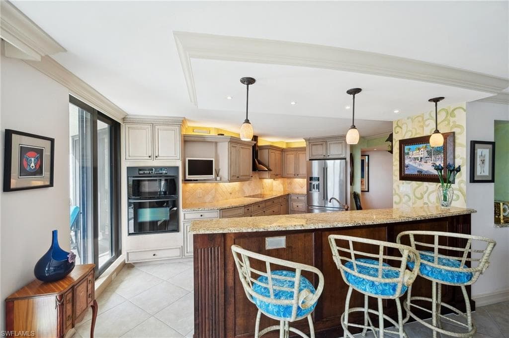 4551 Gulf Shore Blvd N 405, Naples, FL 34103-11
