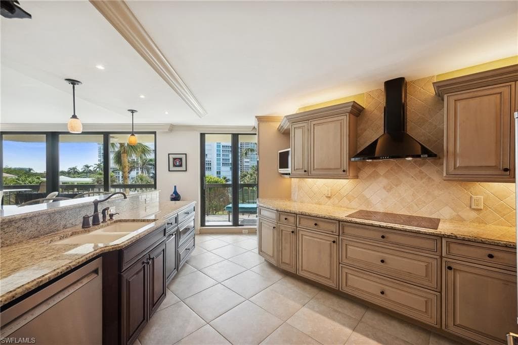 4551 Gulf Shore Blvd N 405, Naples, FL 34103-12