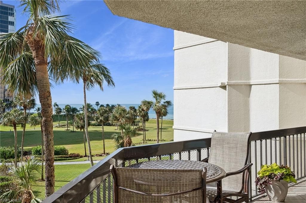 4551 Gulf Shore Blvd N 405, Naples, FL 34103-22