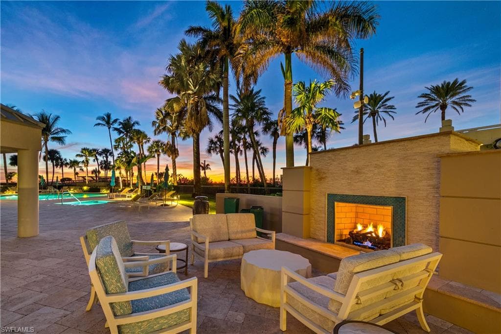 4551 Gulf Shore Blvd N 405, Naples, FL 34103-27