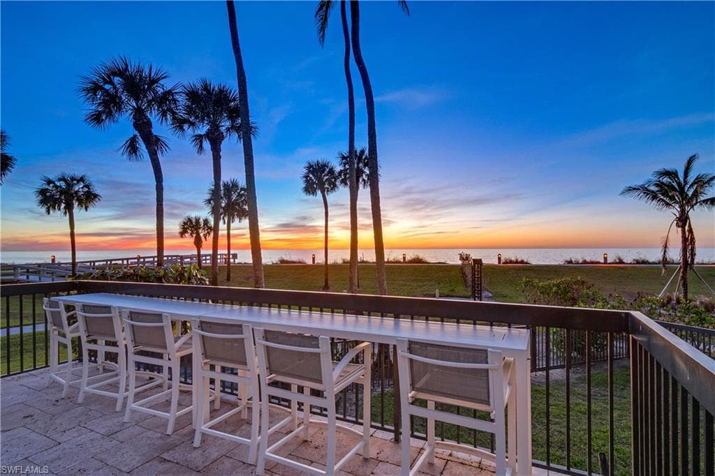 4551 Gulf Shore Blvd N 405, Naples, FL 34103-29