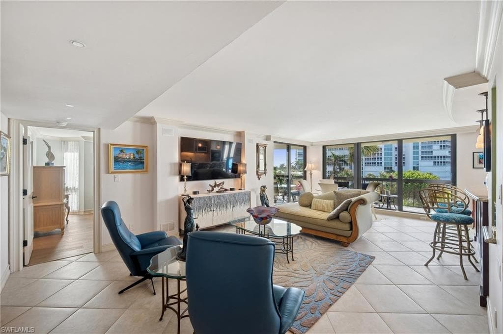 4551 Gulf Shore Blvd N 405, Naples, FL 34103-7