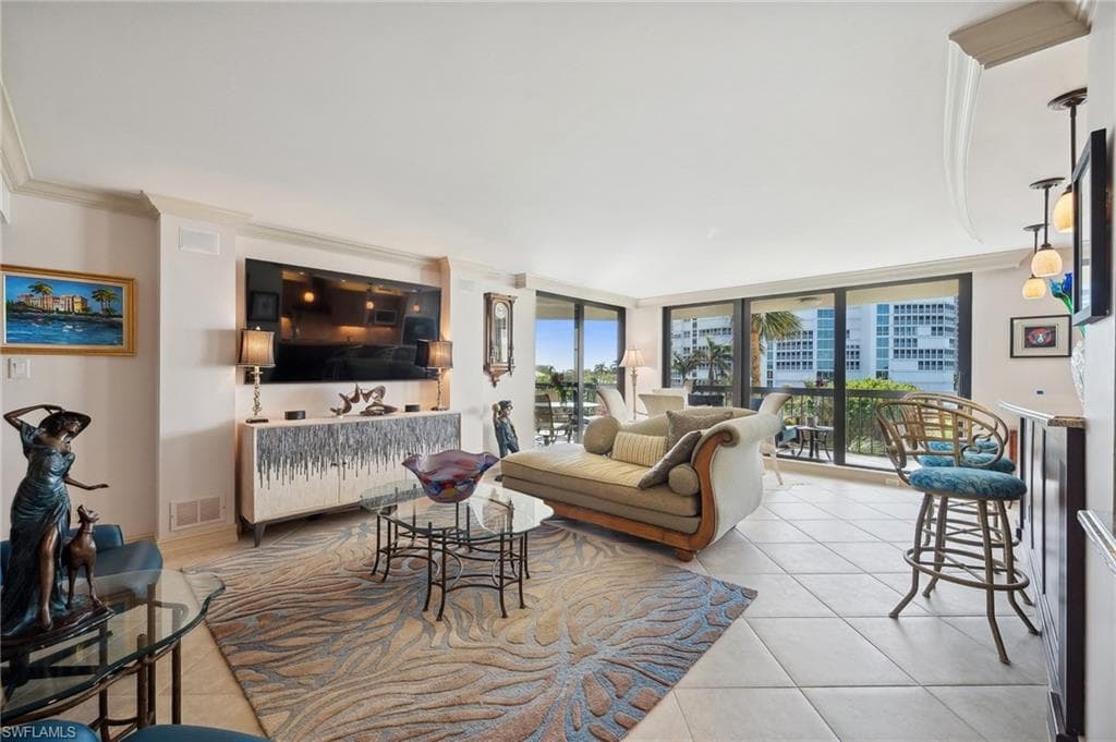 4551 Gulf Shore Blvd N 405, Naples, FL 34103-8