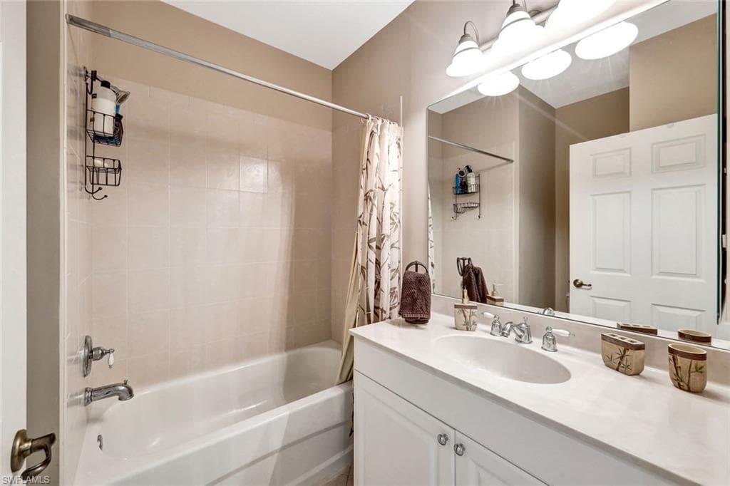 9193 Quartz Ln 102, Naples, FL 34120-25