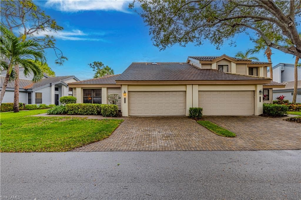 27062 Kindlewood Ln, Bonita Springs, FL 34134-1
