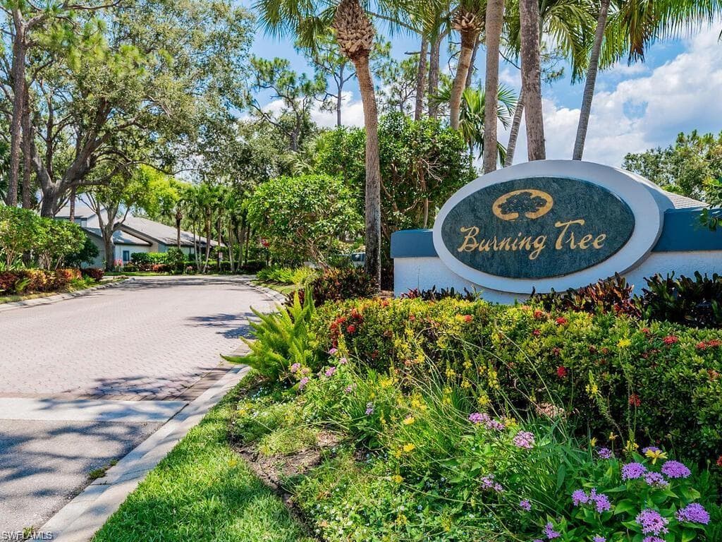 27062 Kindlewood Ln, Bonita Springs, FL 34134-34