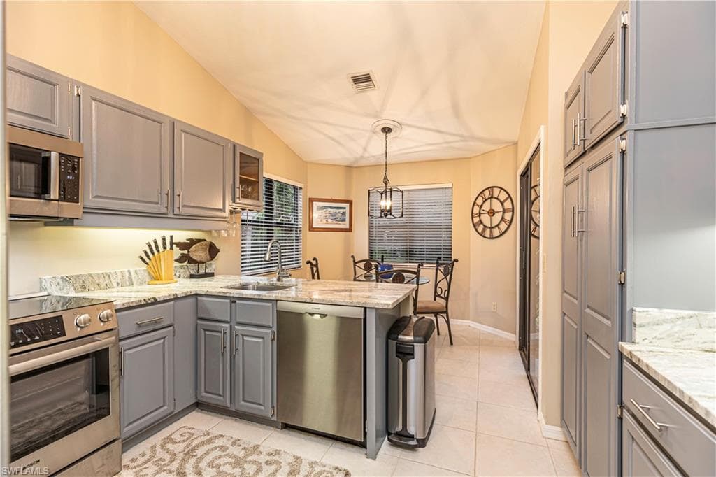 27062 Kindlewood Ln, Bonita Springs, FL 34134-8