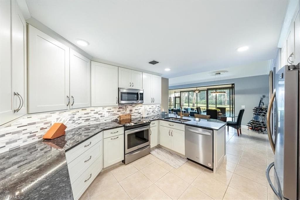 752 Eagle Creek Dr 101, Naples, FL 34113-4