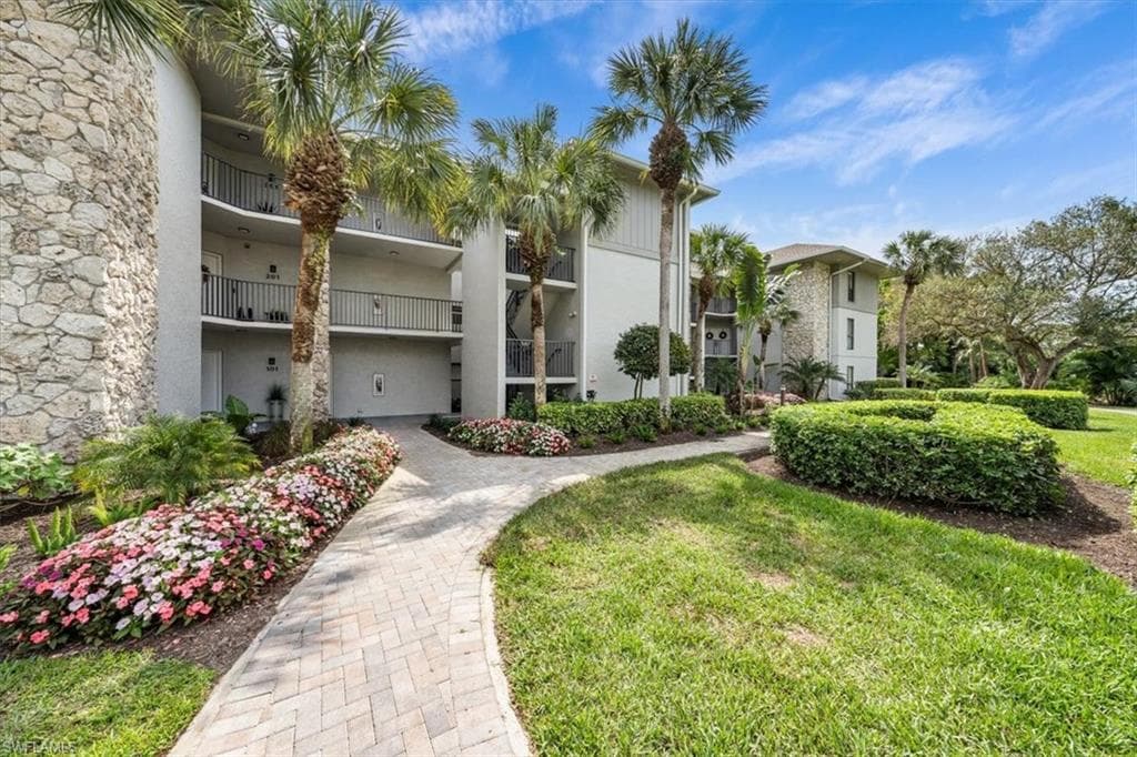 752 Eagle Creek Dr 101, Naples, FL 34113-6