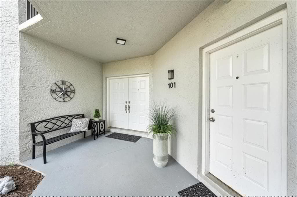 752 Eagle Creek Dr 101, Naples, FL 34113-7