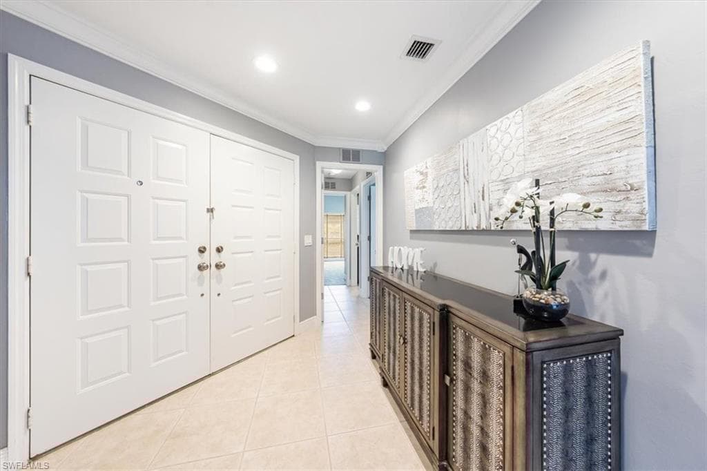 752 Eagle Creek Dr 101, Naples, FL 34113-8