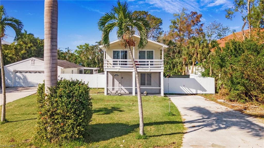7123 Shannon Blvd, Fort Myers, FL 33908-2