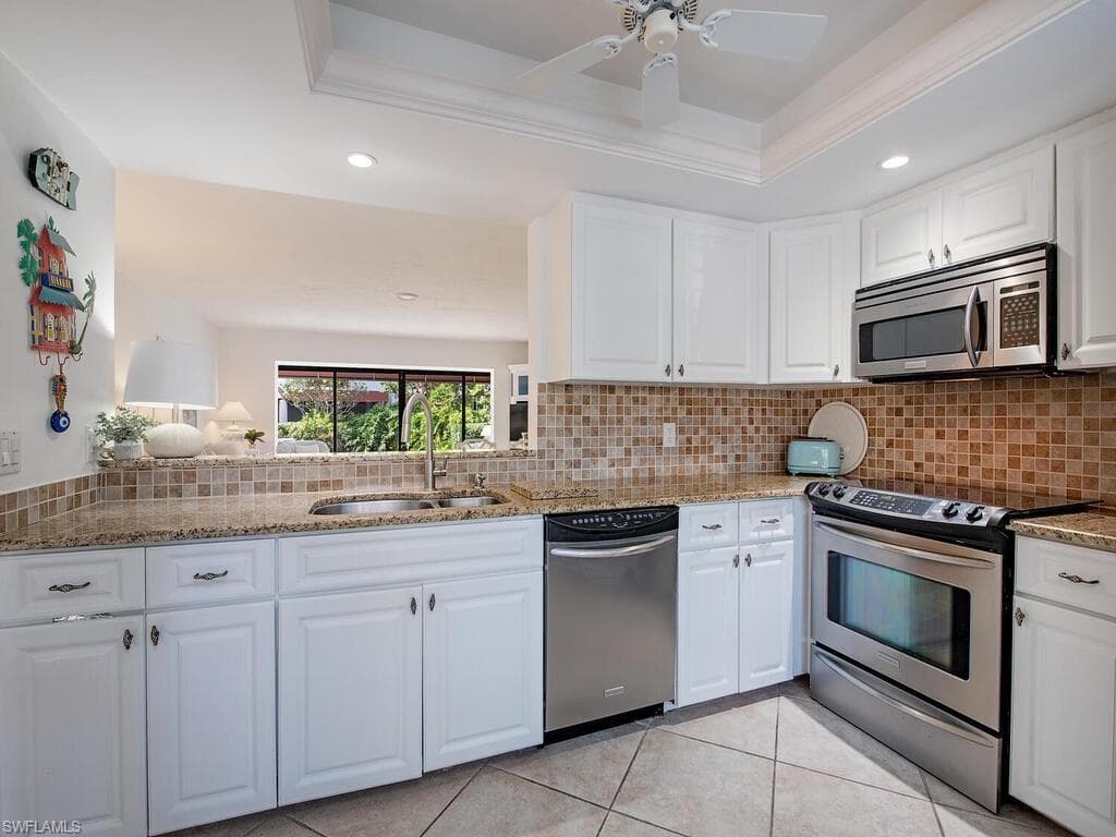 511 Serendipity Dr 511, Naples, FL 34108-9