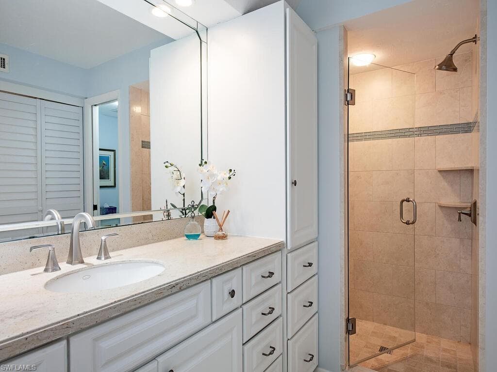 511 Serendipity Dr 511, Naples, FL 34108-12