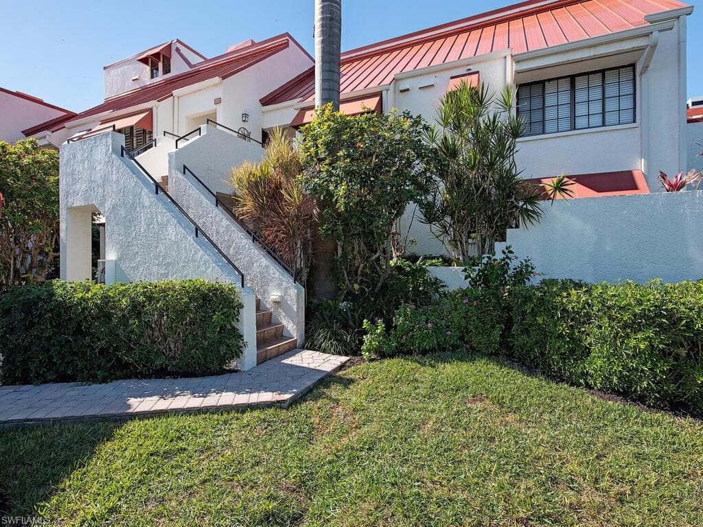 511 Serendipity Dr 511, Naples, FL 34108-2