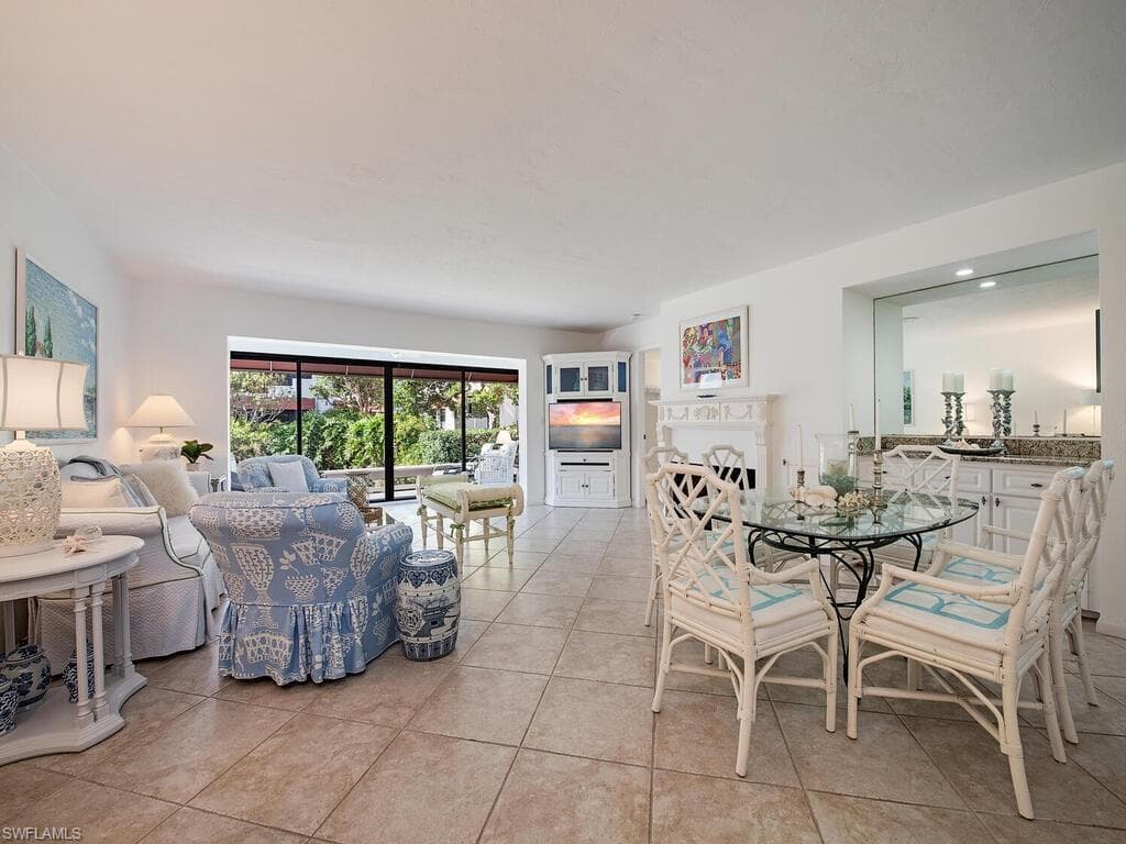 511 Serendipity Dr 511, Naples, FL 34108-5