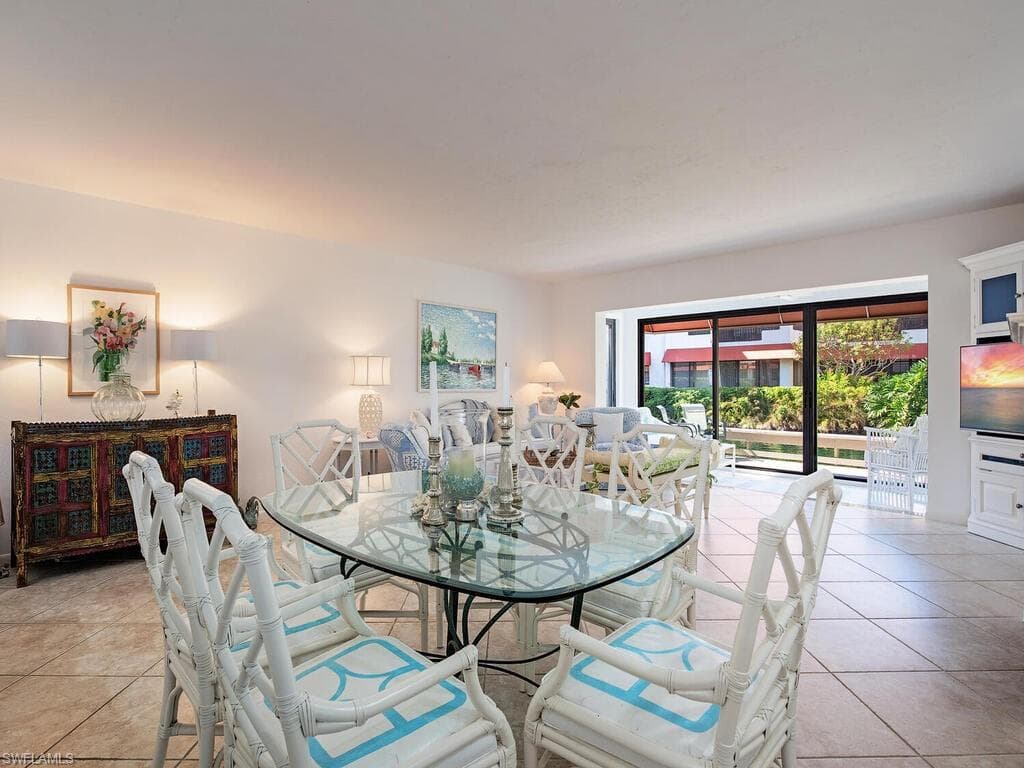 511 Serendipity Dr 511, Naples, FL 34108-6