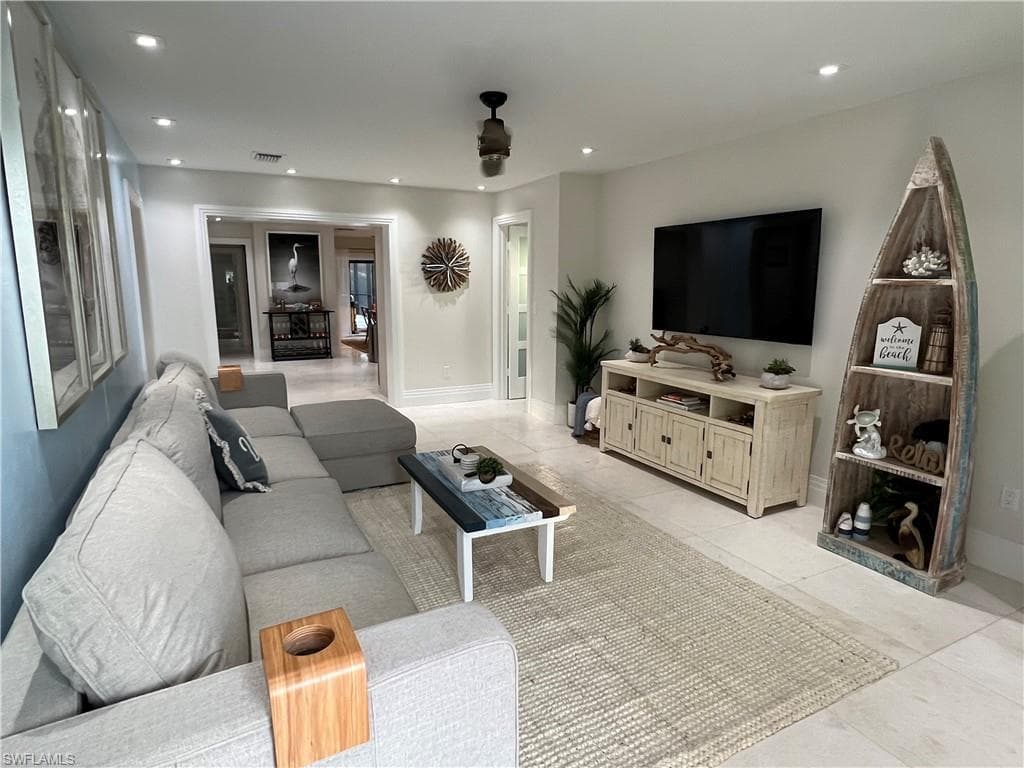 648 100th Ave N, Naples, FL 34108-3