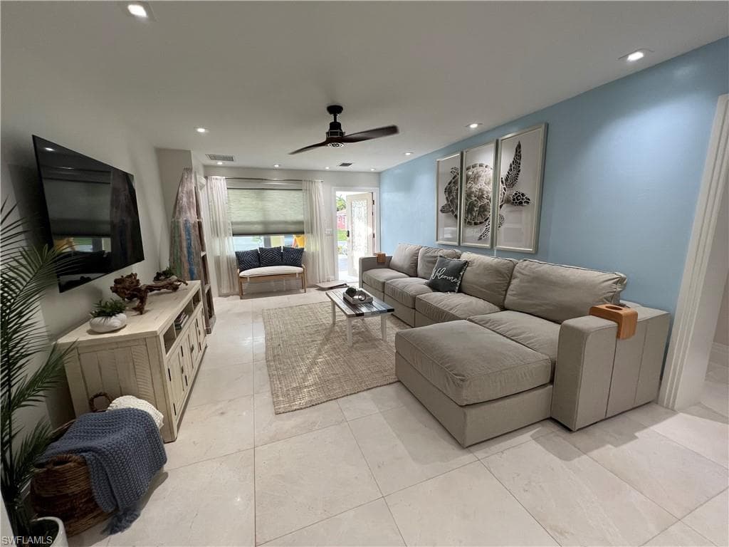 648 100th Ave N, Naples, FL 34108-4