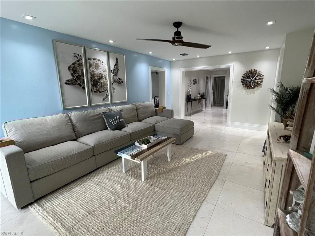 648 100th Ave N, Naples, FL 34108-5