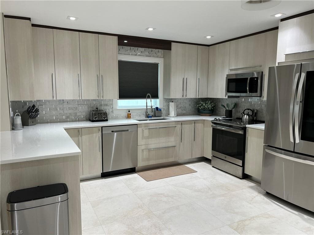 648 100th Ave N, Naples, FL 34108-8