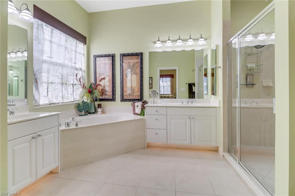 23605 Via Carino Ln, Bonita Springs, FL 34135-24