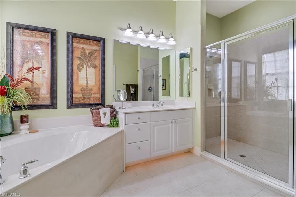 23605 Via Carino Ln, Bonita Springs, FL 34135-25