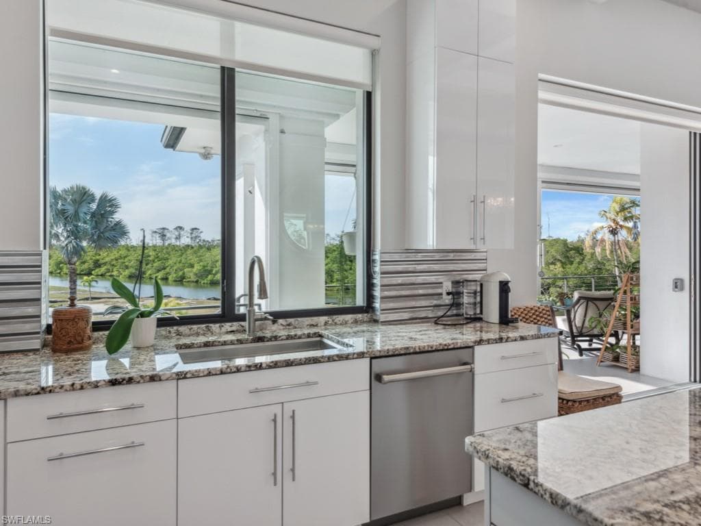 1100 Rainbow Dr, Naples, FL 34104-21
