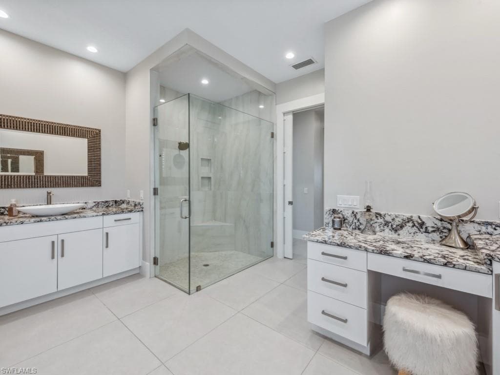 1100 Rainbow Dr, Naples, FL 34104-32