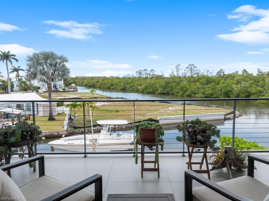 1100 Rainbow Dr, Naples, FL 34104-35