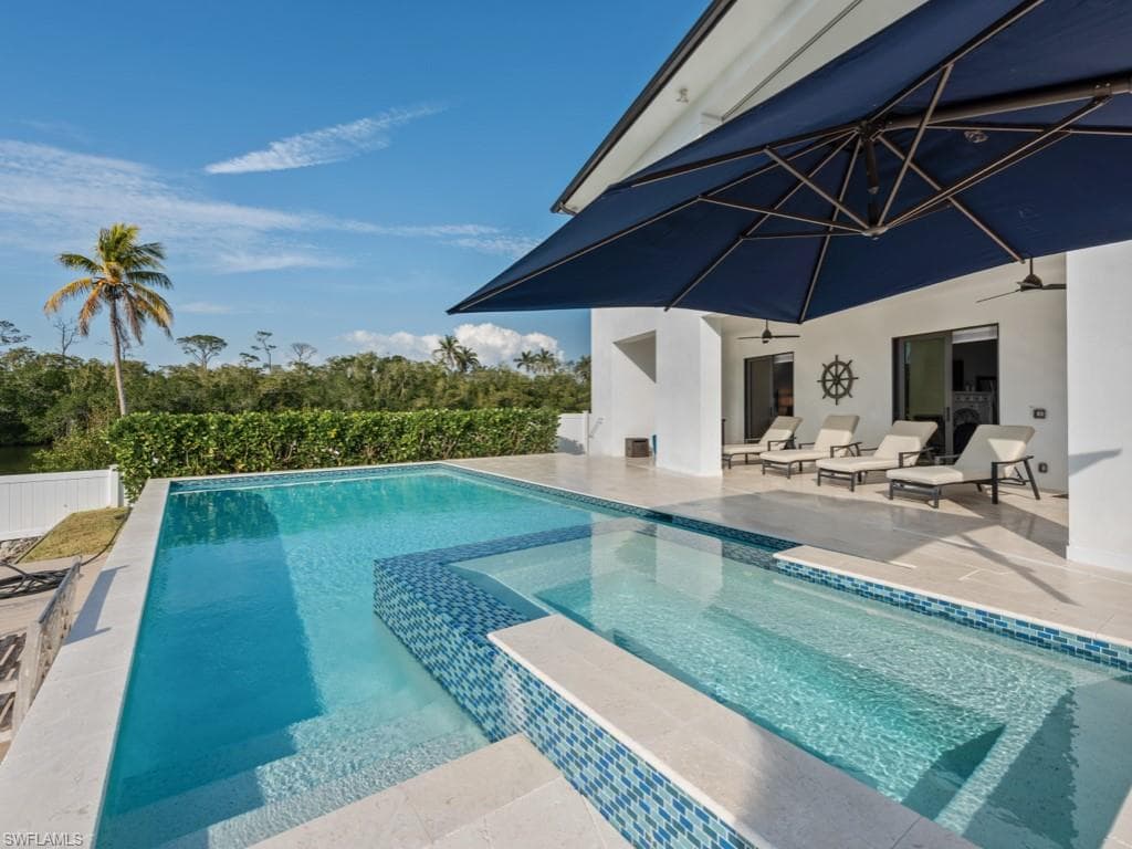 1100 Rainbow Dr, Naples, FL 34104-39