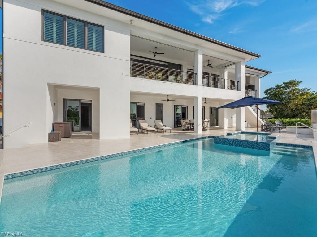 1100 Rainbow Dr, Naples, FL 34104-40