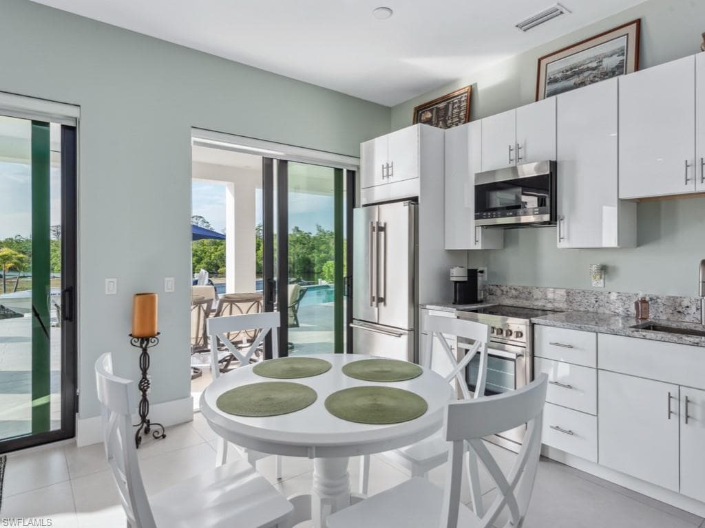 1100 Rainbow Dr, Naples, FL 34104-45