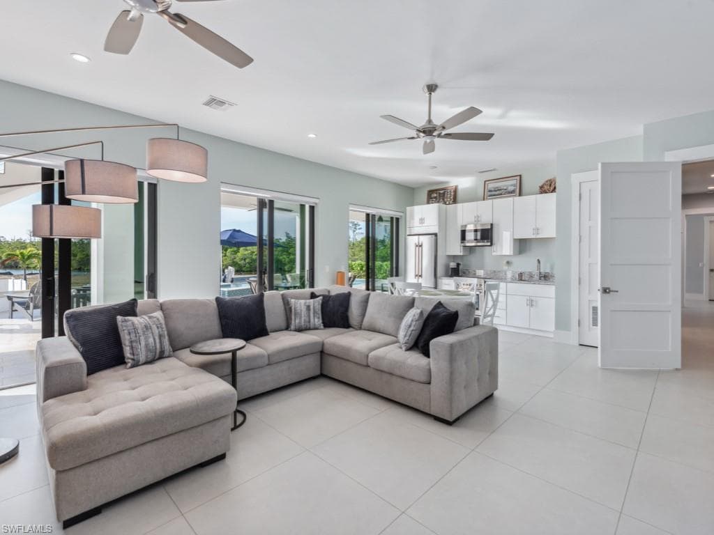 1100 Rainbow Dr, Naples, FL 34104-47