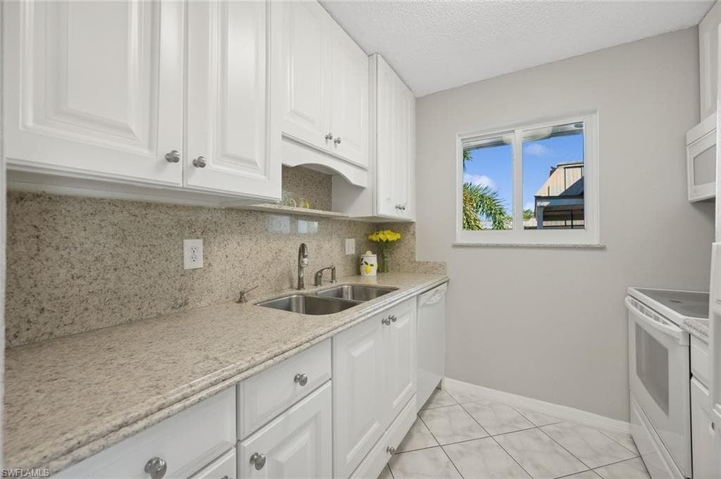 766 Central Ave 313, Naples, FL 34102-10