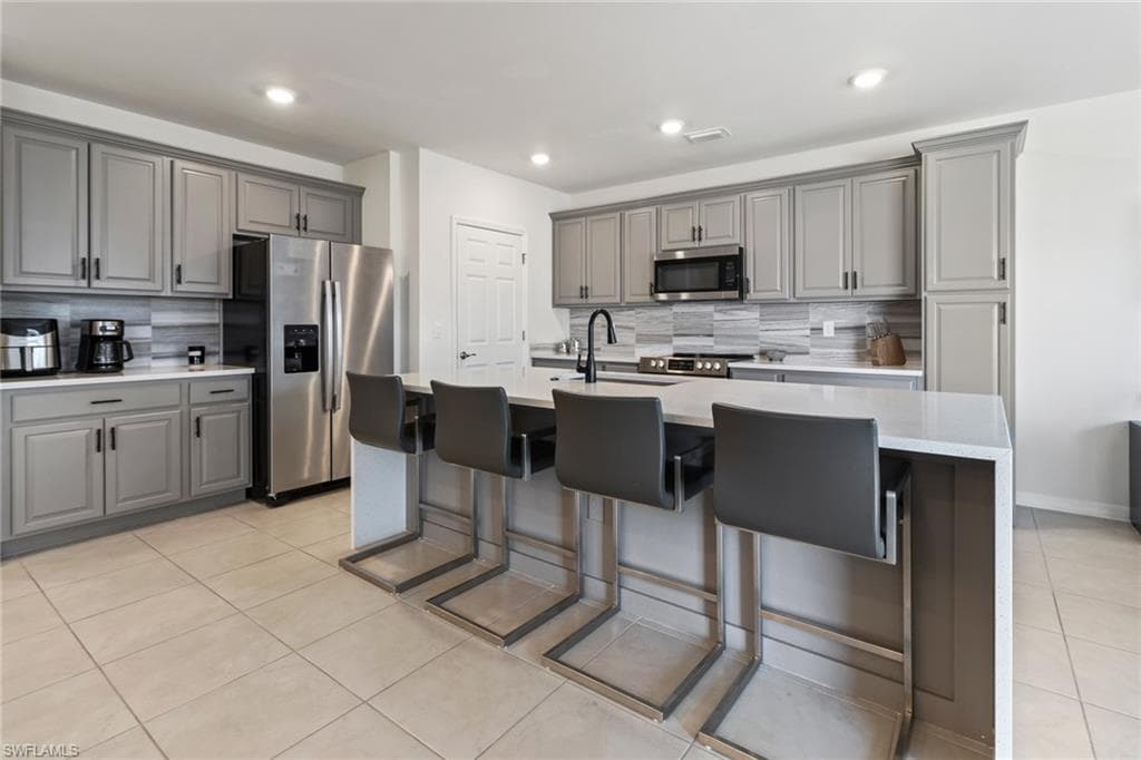 204 25th Ave, Cape Coral, FL 33991-10