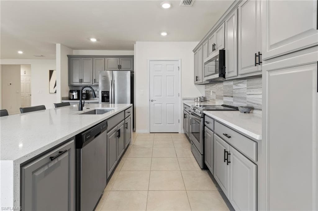 204 25th Ave, Cape Coral, FL 33991-12