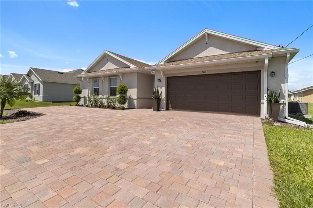 204 25th Ave, Cape Coral, FL 33991-3