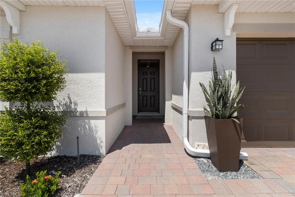 204 25th Ave, Cape Coral, FL 33991-4