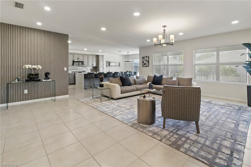 204 25th Ave, Cape Coral, FL 33991-8