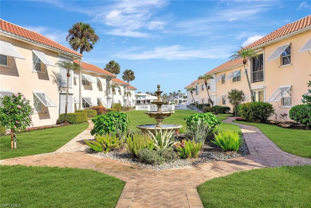 3070 Gulf Shore Blvd N 105, Naples, FL 34103-3