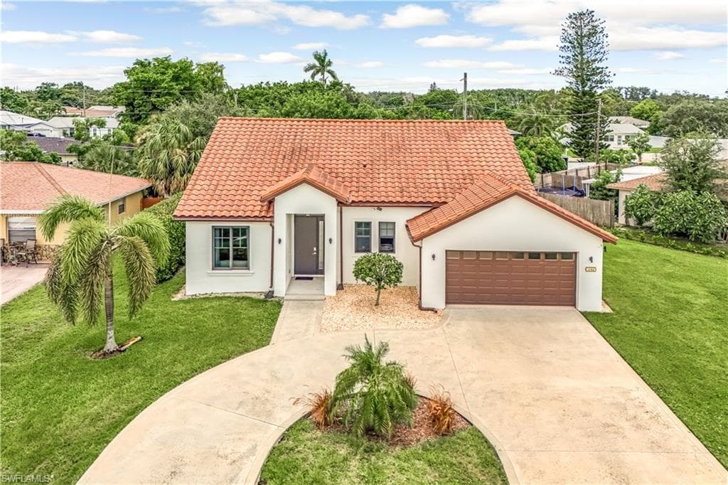 1140 Jeronimo Dr, Naples, FL 34103-4